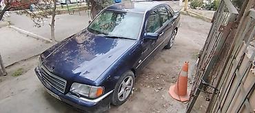 w202 baqaj: Mercedes-Benz C‑Class sedan (W202), tünd mavi rəng. - Kuzov: 4 qapılı — 2