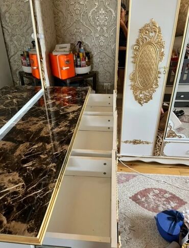 qazon tumu: Двуспальная кровать, Шкаф, Трюмо, 2 тумбы, Турция, Б/у
