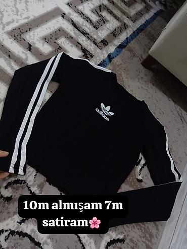 baggy jeans: Qara Adidas loqolu köynəy 10m alınıb 1, 2dəfə geynlib 7m satılır Ağ — 1