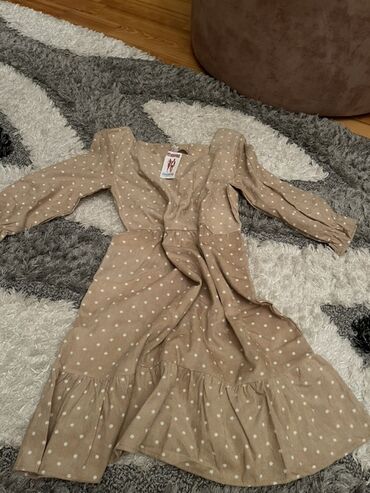 Gündəlik donlar: Qadın paltarı – bej rəngli, ağ xallı - Üslub: midi uzunluqda, aşağı — 1