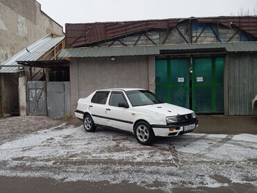 Volkswagen: Volkswagen Vento: 1996 г., 1.8 л, Механика, Бензин, Седан