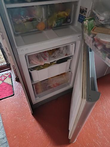 mini refrigerator: Холодильник с нижней морозильной камерой, серебристый - Тип — 3