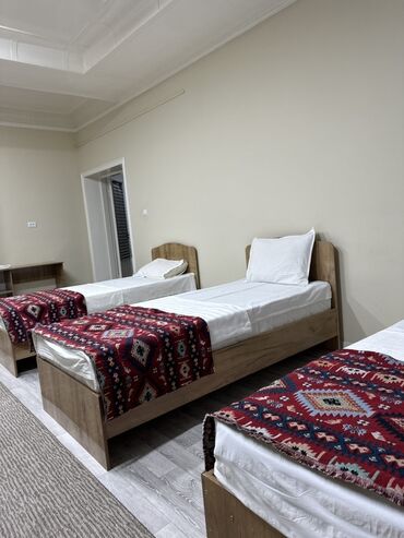 Посуточная аренда комнат: Уютный номер-студия с отдельным санузлом. Планировка и оснащение: - — 15