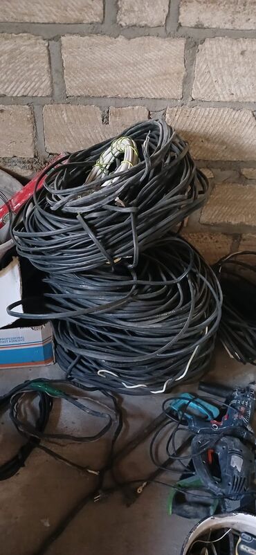Generatorlar: Məhsul: Elektrik kabelləri dəsti Təsvir: - Fərqli uzunluqlarda rulon