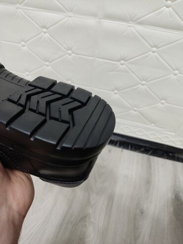 Ayaqqabılar: Casual ayaqqabi. Almaniyadan 62 avroya alinib. Original deridir — 11