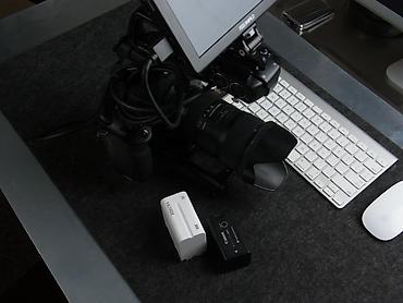 camera sony: Кинокамера Canon EOS C100 + Sigma 18-35 1.8 Art. Накамерный монитор — 1