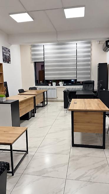 сдаю офис в аренду: Сдаётся коммерческое помещение 📍 Район: мкр. Кок-Жар 🏢 Этаж: 3 из 3 📐 — 2