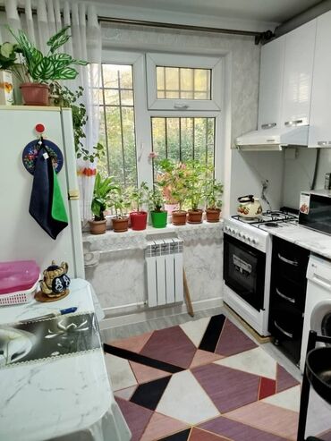 куплю квартиру в бишкеке 8 микрорайоне: 1 комната, 32 м², 104 серия, 1 этаж, Евроремонт