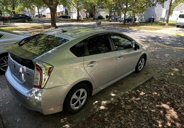 Toyota: Toyota Prius: 1.8 l | 2014 il Hetçbek