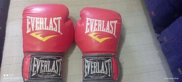 спорт перчатки: Продаю боксерские перчатки б/у состояние как на фото цена 500сом