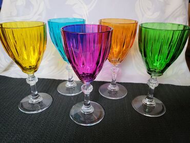 Čaše: Case diamond za vino. Case nove,fabricka boja stakla,sve na njima — 10