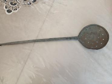 Mətbəx aksesuarları: Metaldan hazırlanmış deşikli mətbəx lətçi (qızartma qaşığı). - — 1