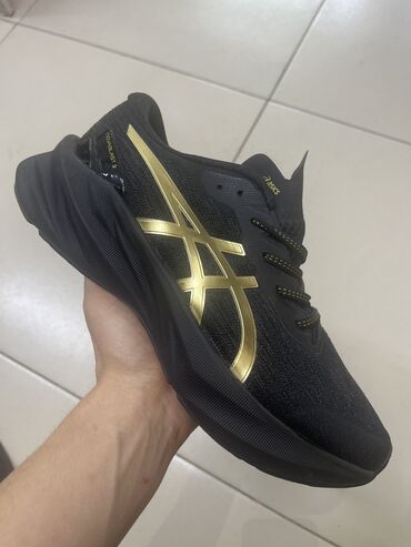 летний халат: Эркектердин кроссовкасы, 42, Asics, Жаңы, түсү - Кара, Акылуу жеткирүү, Өзү алып кетүү