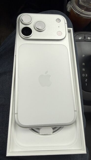 купить правый наушник airpods 3: IPhone 17 Pro, Серебристый, Коробка