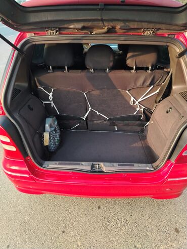 Mercedes-Benz: Mercedes‑Benz A‑Class (A140/A160 seriyasına oxşar), qırmızı rəngli, 5 — 8