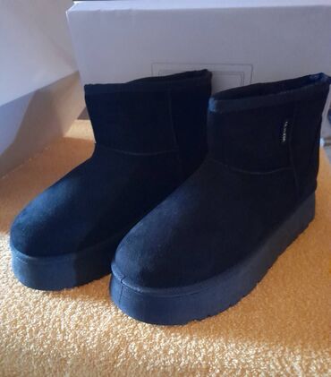 obuća za starije osobe: Ugg mini čizme, bоја - Crna, 40