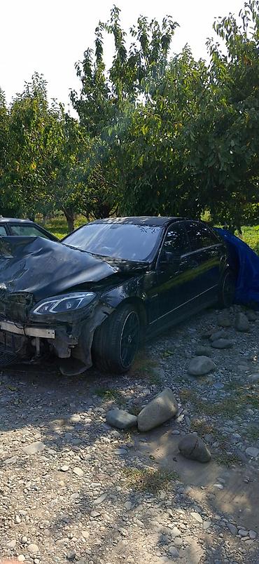 2015 corolla: Mercedes-Benz E 200: 3 l | 2015 il Sedan — 5