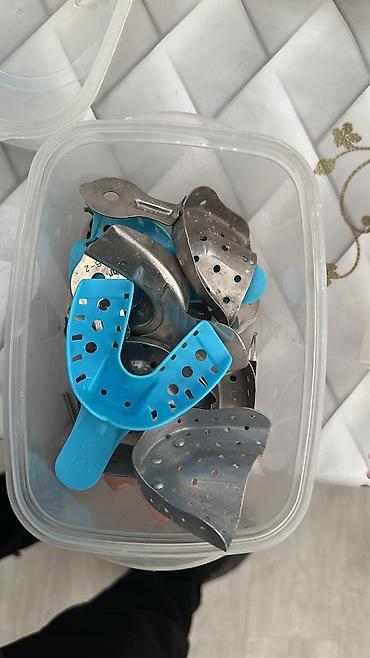 Инструменты и тележки для инструментов: Набор стоматологических инструментов и принадлежностей. Состав: - — 22