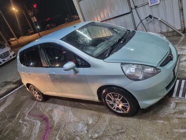 5д полики и авточехлы бишкек фото: Honda Fit: 2001 г., 1.3 л, Вариатор, Бензин, Универсал