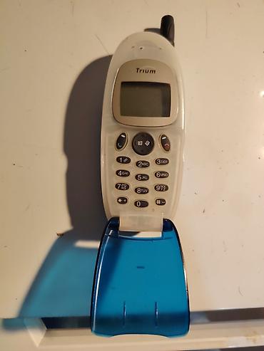 woofer za auto: Trium preklopni mobilni telefon (retro model), radi na svim mrežama — 2