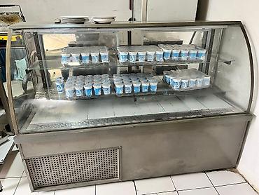Vitrin soyuducu satılır tam işlək veziyyetde obyekt bağlanır deyə