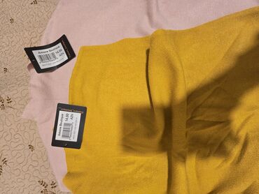 Qadın şalvarları: Bu dəstə müxtəlif üslublu dörd qadın şalvarı və bir qara ətək — 44