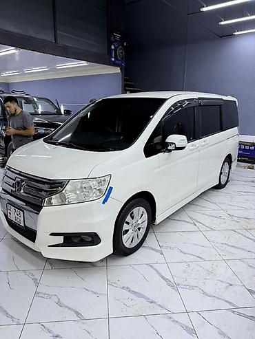 Honda: Honda Stepwgn: 2010 г., 2 л, Автомат, Газ, Минивэн — 4