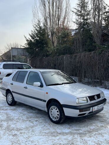 Volkswagen: Volkswagen Vento: 1995 г., 1.8 л, Механика, Бензин, Седан