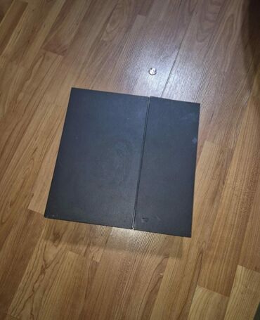 PS4 (Sony Playstation 4): Satlur prasfika geden