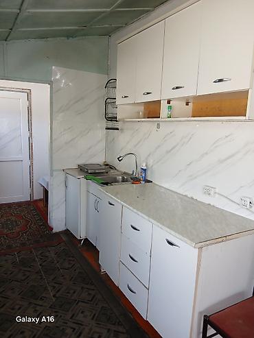 Долгосрочная аренда домов: Сдаётся простая меблированная квартира/дом с отдельной кухней и двумя — 1