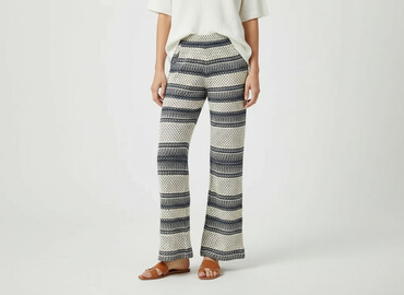 cross jeans zakręt: American Eagle, Material trousers for women, size XS