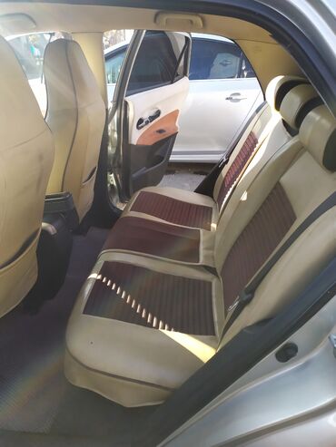 Toyota: Toyota Auris: 1.4 l | 2008 il Hetçbek — 4