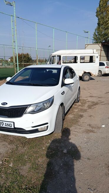 авто гаражное хранение: Kia Rio: 2016 г., Седан