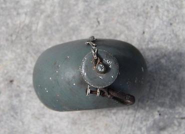 Staro posuđe i escajg: Dve Očuvane stare, vojne čuture, aluminijumske. Dve stare — 10