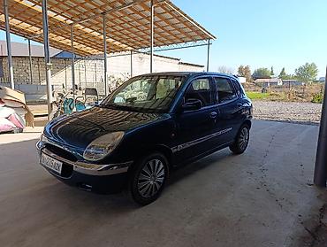 чириген гон: Daihatsu Sirion: 2000 г., Кол менен иштөөчү, Бензин — 4
