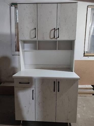 silver kitchen: Кухонный буфет с рабочей поверхностью и верхними шкафами - — 9