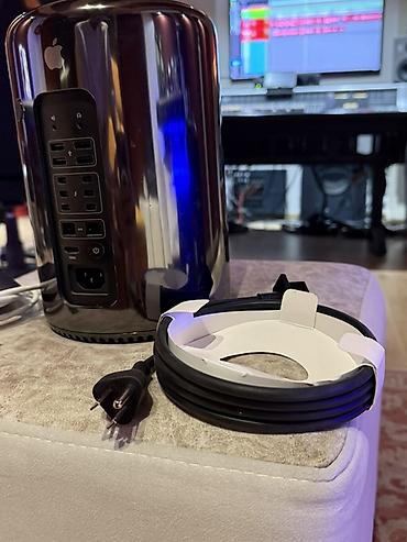 macbook pro m3 pro: Apple Mac Pro masaüstü kompüteri. Peşəkar studiyada bugunə kimi — 6