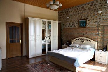 Günlük kirayə evlər: 200 kv. m, 4 otaqlı — 18