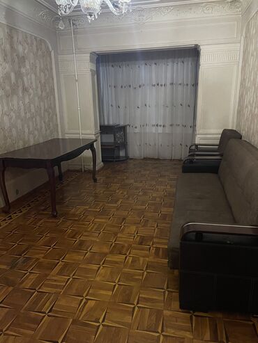 sumqayit 9 mkr kiraye evler: Ayna Sultanovada, Dunya mektebinin duz yaninda 9 mertebeli binanin 4