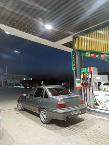 авто в рассрочку без первоначального взноса: Daewoo Nexia: 2004 г., 1.6 л, Механика, Бензин, Седан