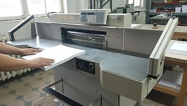 Бумагорезательная машина Ideal 7228-95 Хромированная поверхность at lalafo.kg Бумагорезательная машина Ideal 7228-95 Хромированная поверхность