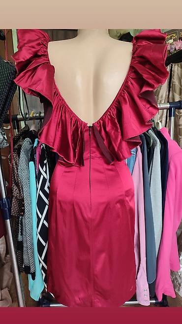 Повседневные платья: Размер S(42-44) всех платьев. Зелёное платье 200с 44-46размер.Все по — 25