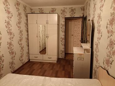 срочно продаётся 1 комнатная квартира в районе ошского рынка по улице кенсуйская: 2 бөлмө, Менчик ээси, Чогуу жашоосу жок, Толугу менен эмереги бар