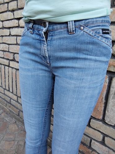 Farmerke: Calvin Klein farmerke vel L
Struk po 40 tegli do 42
Nogavice spolj 110 — 9