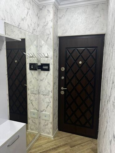 Uzunmüddətli kirayə mənzillər: Əhmədlidə Neapol dairəsində, Neapol şadlıq sarayının arxasında 9 — 11