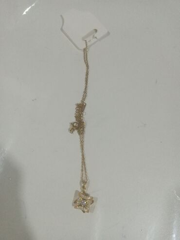 Bijuteriya dəstləri: Zərgərlik dəsti – qızılı rəng aksesuarlar Tərkib: - Boyunbağı 1: incə — 16