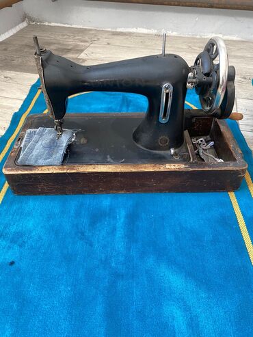 ручная швейная машинка старого образца: Швейная машина Ручной