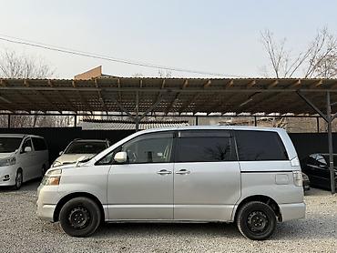 Toyota: Toyota Voxy: 2005 г., 2 л, Автомат, Бензин, Минивэн — 10