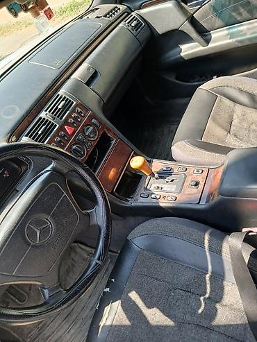 islenmis acar desti: Mercedes-Benz 230: 2.8 l | 1996 il Hetçbek — 2