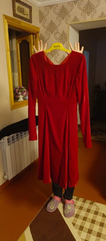 Вечерние платья: Vilyur paltar satilir. 5 manata